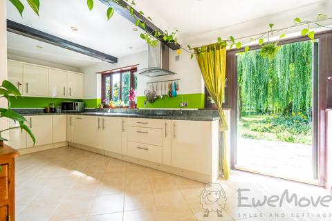 4 bedroom detached house for sale, Wymondham Road, Wreningham, Norwich, Norfolk, NR16