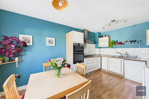 41 Saxon Close, Crediton, EX17 3DS