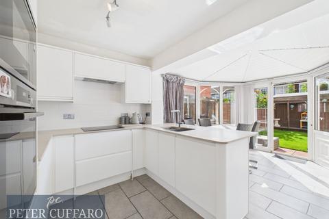 3 bedroom terraced house for sale, Caxton Road, Hoddesdon EN11