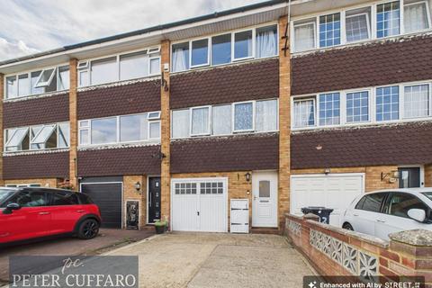 Caxton Road, Hoddesdon EN11