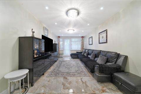 3 bedroom apartment for sale, Musbury Street, London, E1