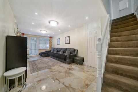 3 bedroom apartment for sale, Musbury Street, London, E1