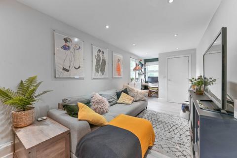 2 bedroom flat for sale, High Street, Penge, London, SE20