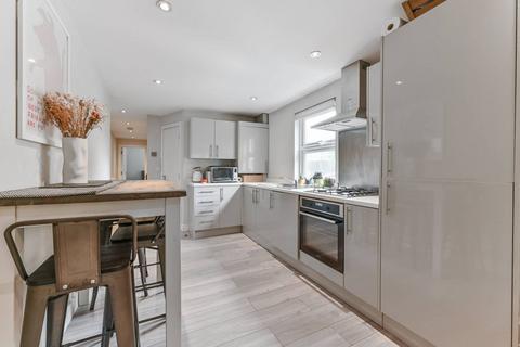 2 bedroom flat for sale, High Street, Penge, London, SE20