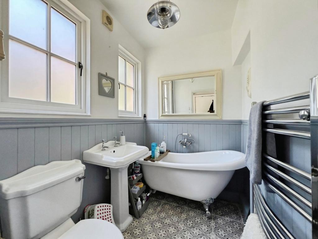 Pbox-bathroom-333910.jpg