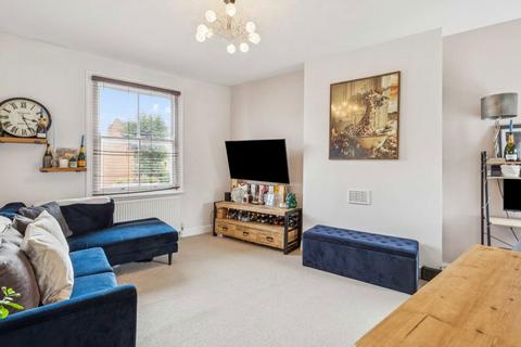 2 bedroom flat for sale, Terrapin Road, London SW17