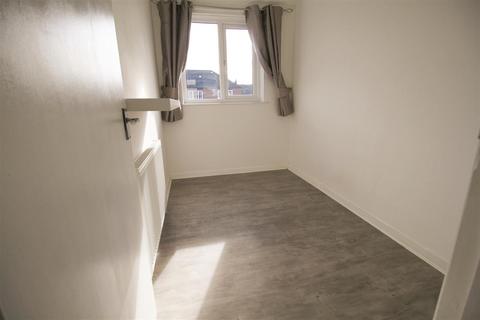 17 Earnshaw Close, Ashton-under-lyne, OL7 9JE