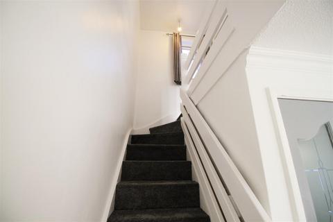 17 Earnshaw Close, Ashton-under-lyne, OL7 9JE