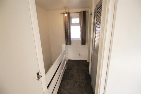 17 Earnshaw Close, Ashton-under-lyne, OL7 9JE