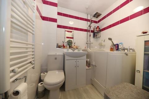 2 bedroom flat for sale, High Street, Rickmansworth WD3