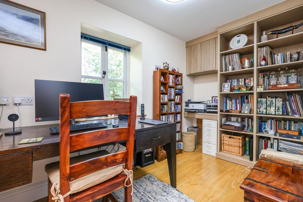 Bedroom 6 / Office