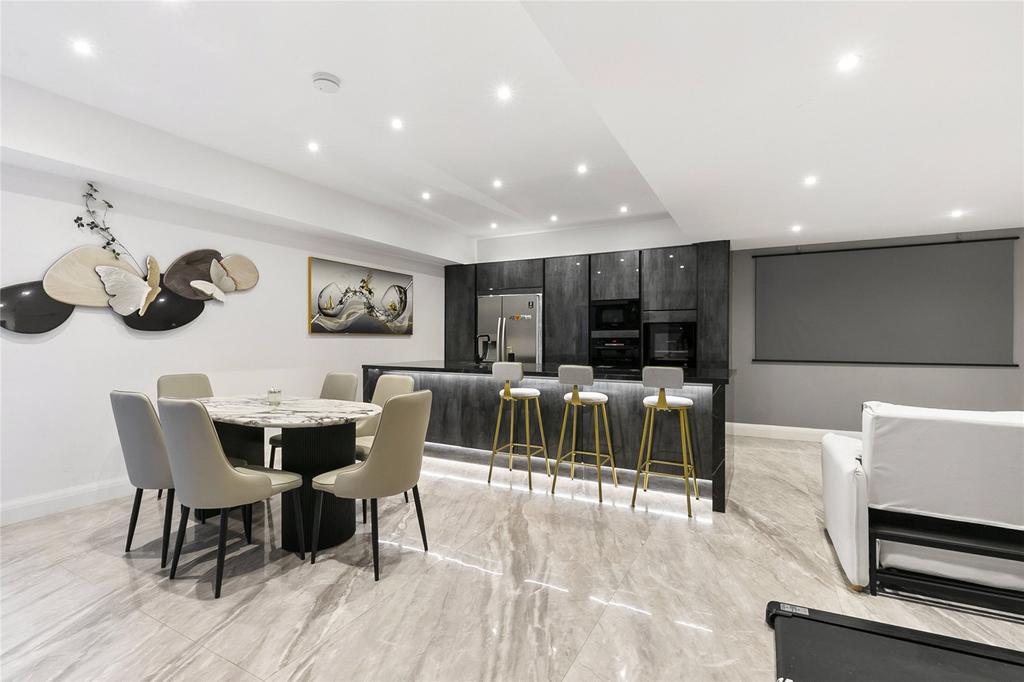 Kitchen/Dining 2