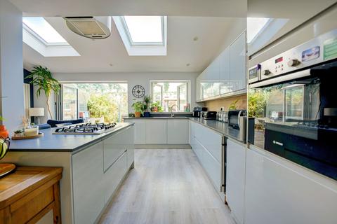 20 Albert Road, Rustington, Littlehampton, BN16 3JT