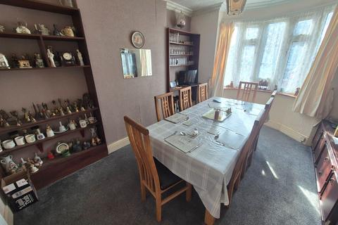 undefined, Arundel Road, Luton, Bedfordshire, LU4 8DY
