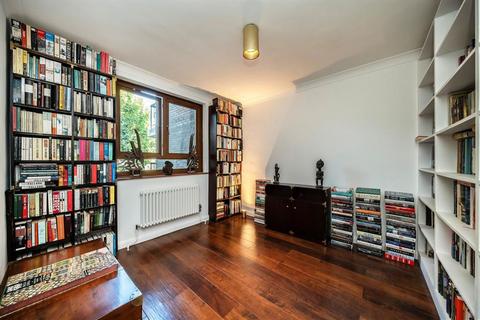 undefined, Warwick Drive, London SW15