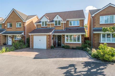 4 bedroom detached house for sale, Whitehouse Close, Farnborough GU14