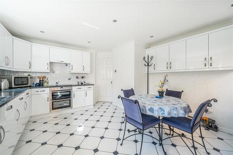 4 bedroom detached house for sale, Whitehouse Close, Farnborough GU14
