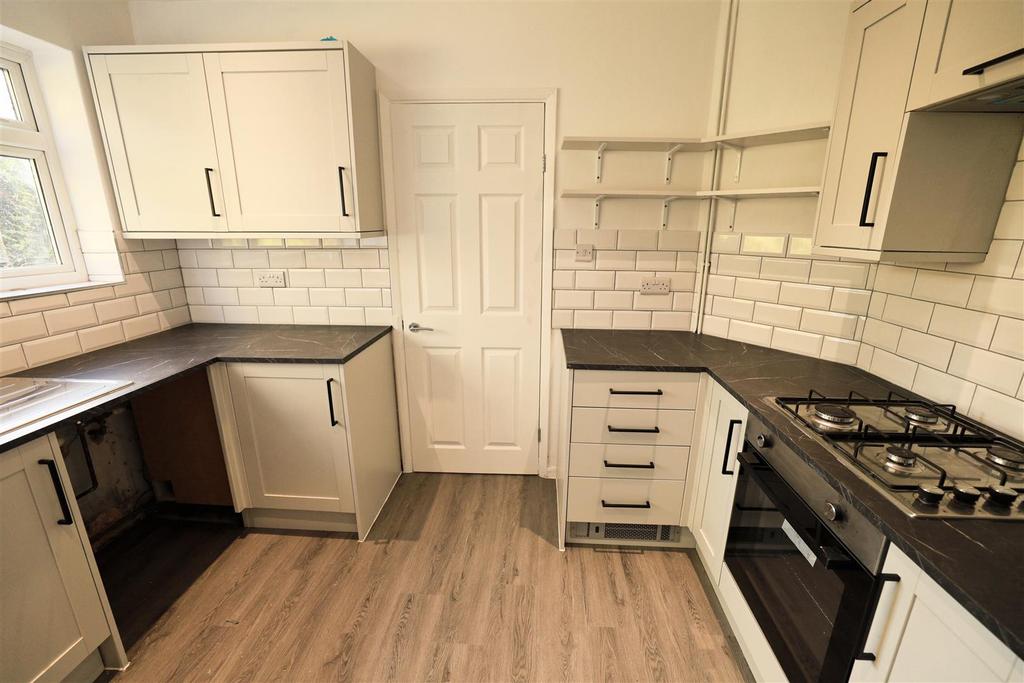 Kitchen (Photo 2)