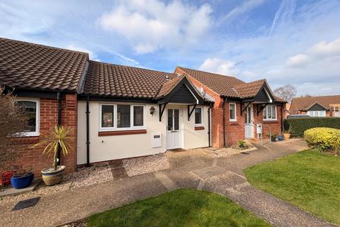 1 bedroom bungalow for sale, Sheraton Close, The Headlands NN3