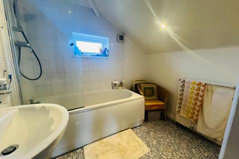 51 Wheatfield Road, Northampton, NN3 2NE