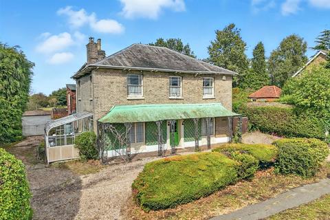 4 bedroom detached house for sale, Roman Road, Mountnessing, CM15