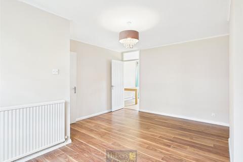 3 bedroom terraced house for sale, Hatfield Drive, Billericay, Essex, CM11
