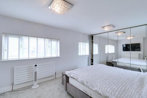 3 bedroom semi-detached house for sale, New Zealand Way, Rainham RM13