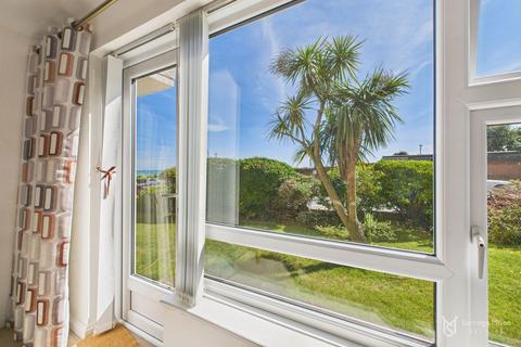 3 bedroom ground floor flat for sale, Cliff Road, Eastbourne BN20