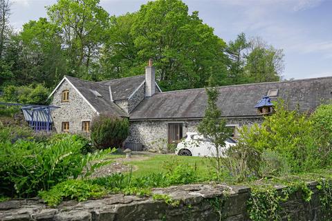 undefined, Llangwyryfon