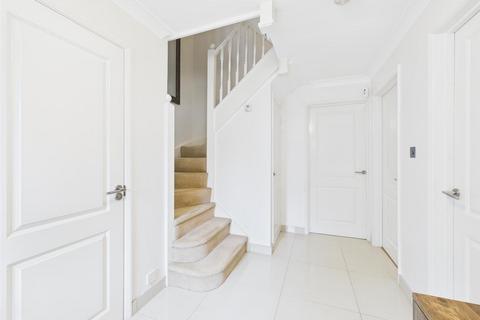 14 Kirby Close, Northwood, HA6 3NQ