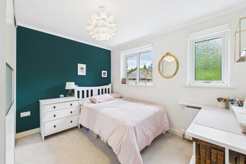 14 Kirby Close, Northwood, HA6 3NQ