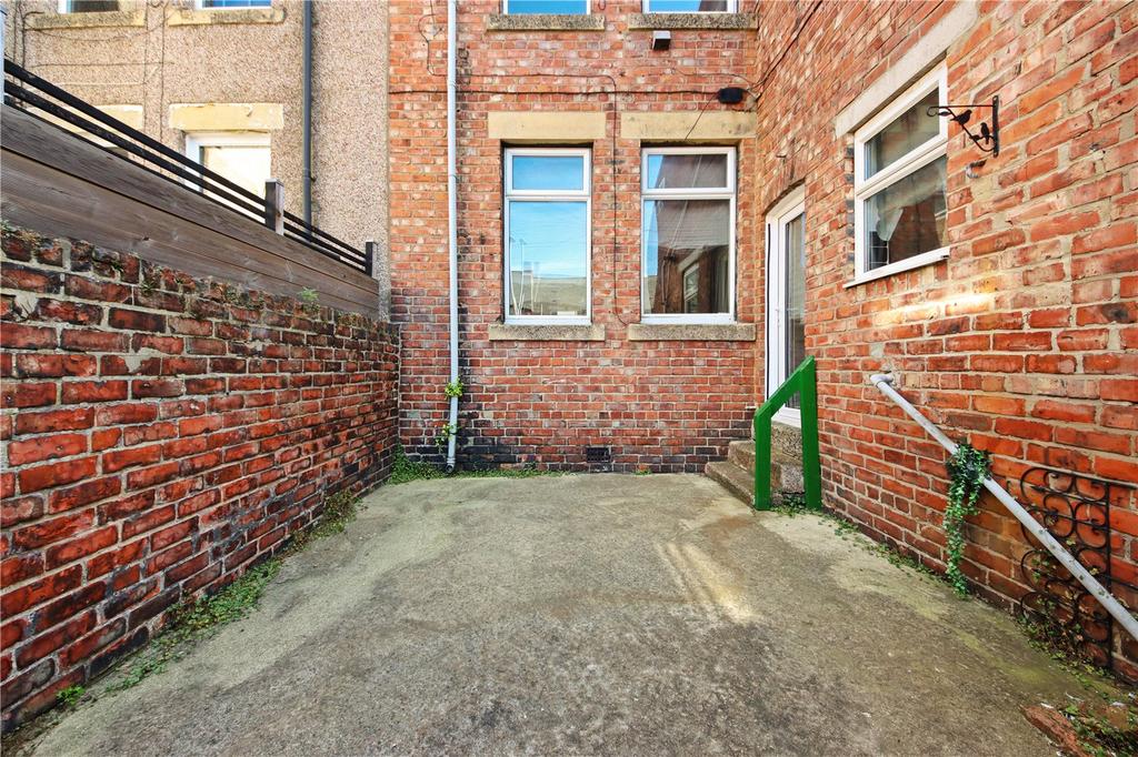 196 Rear Yard