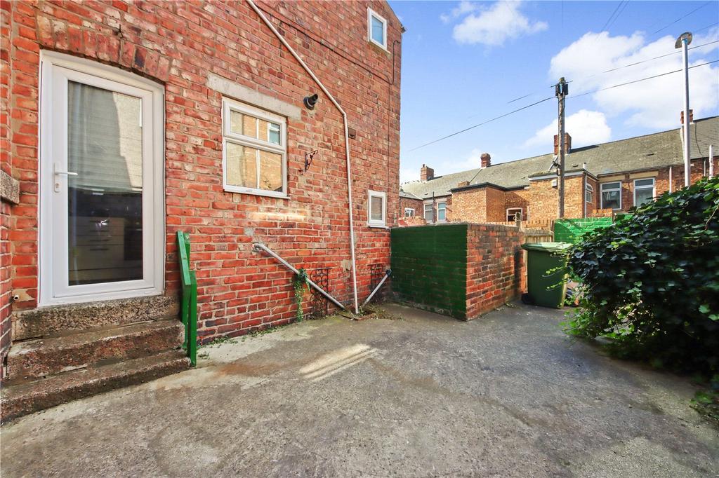 196 Rear Yard