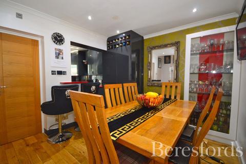 4 bedroom end of terrace house for sale, Beam Avenue, Dagenham, RM10