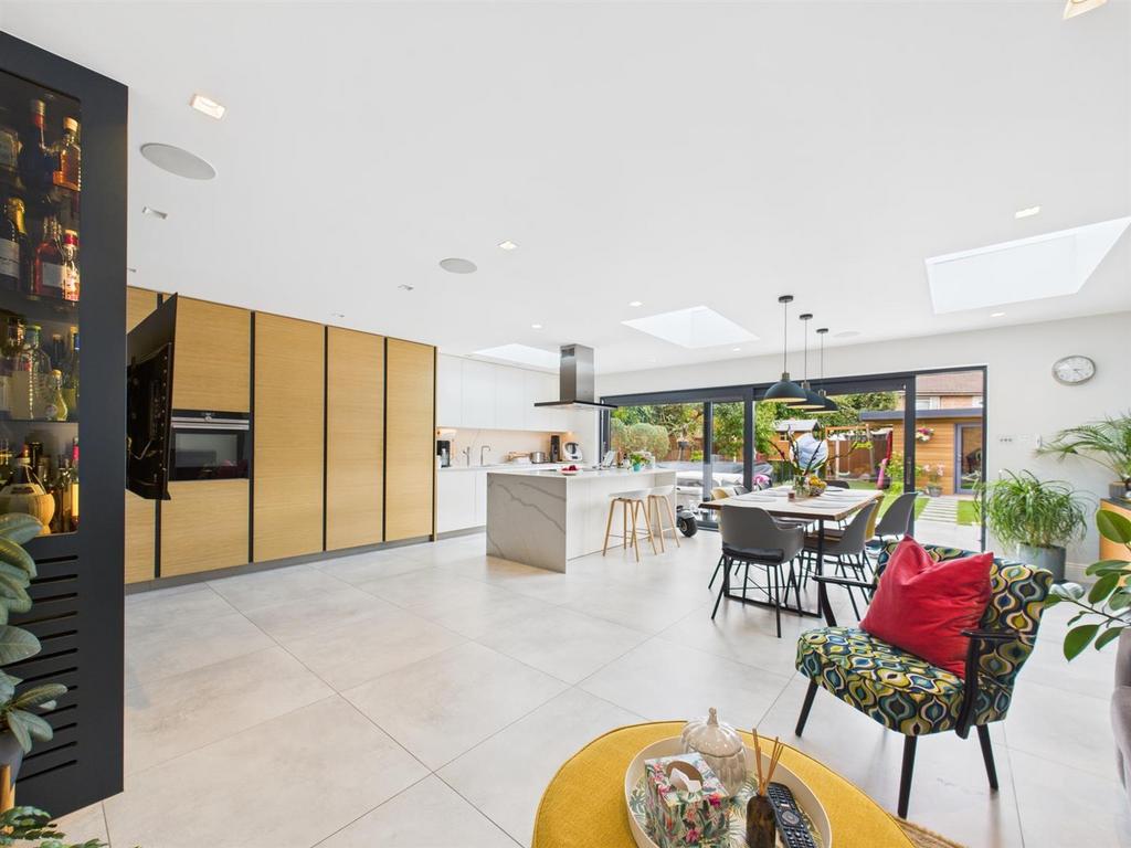 CAM05080 G0-PR0168-STILL007.jpg