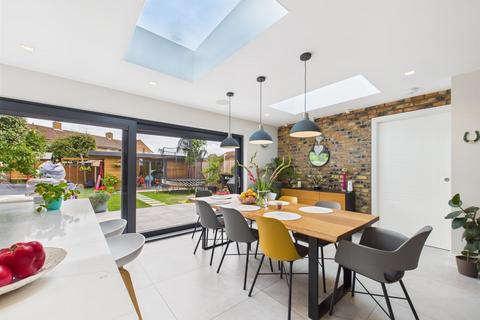 4 bedroom semi-detached house for sale, Briar Way, West Drayton UB7