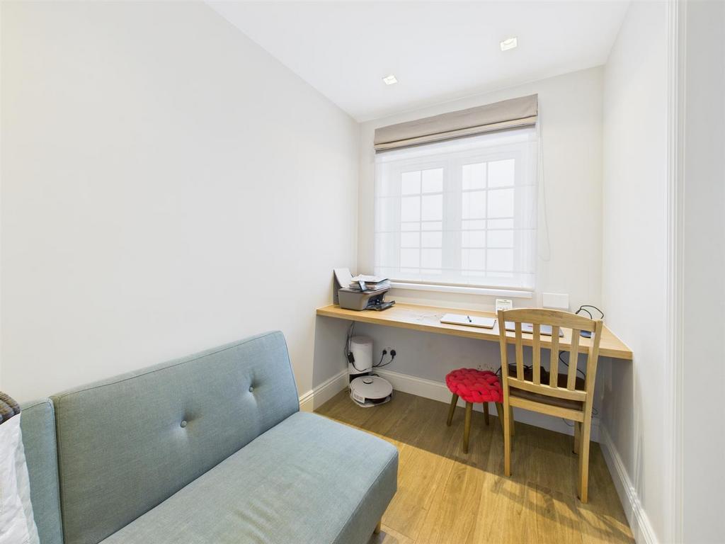 CAM05080 G0-PR0168-STILL006.jpg