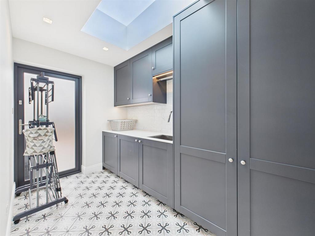 CAM05080 G0-PR0168-STILL016.jpg