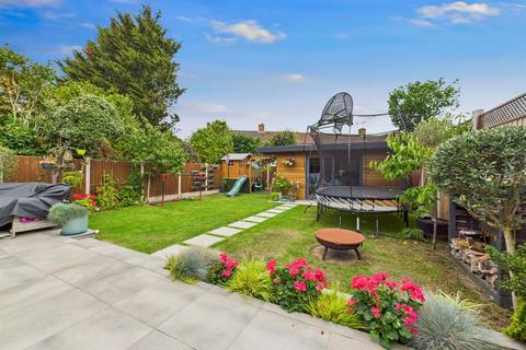 4 bedroom semi-detached house for sale, Briar Way, West Drayton UB7