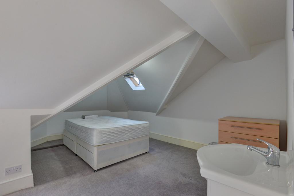 A cozy double bedroom featuring a comfortable b...