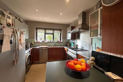 5 bedroom semi-detached house for sale, St. Andrews Avenue, Hornchurch