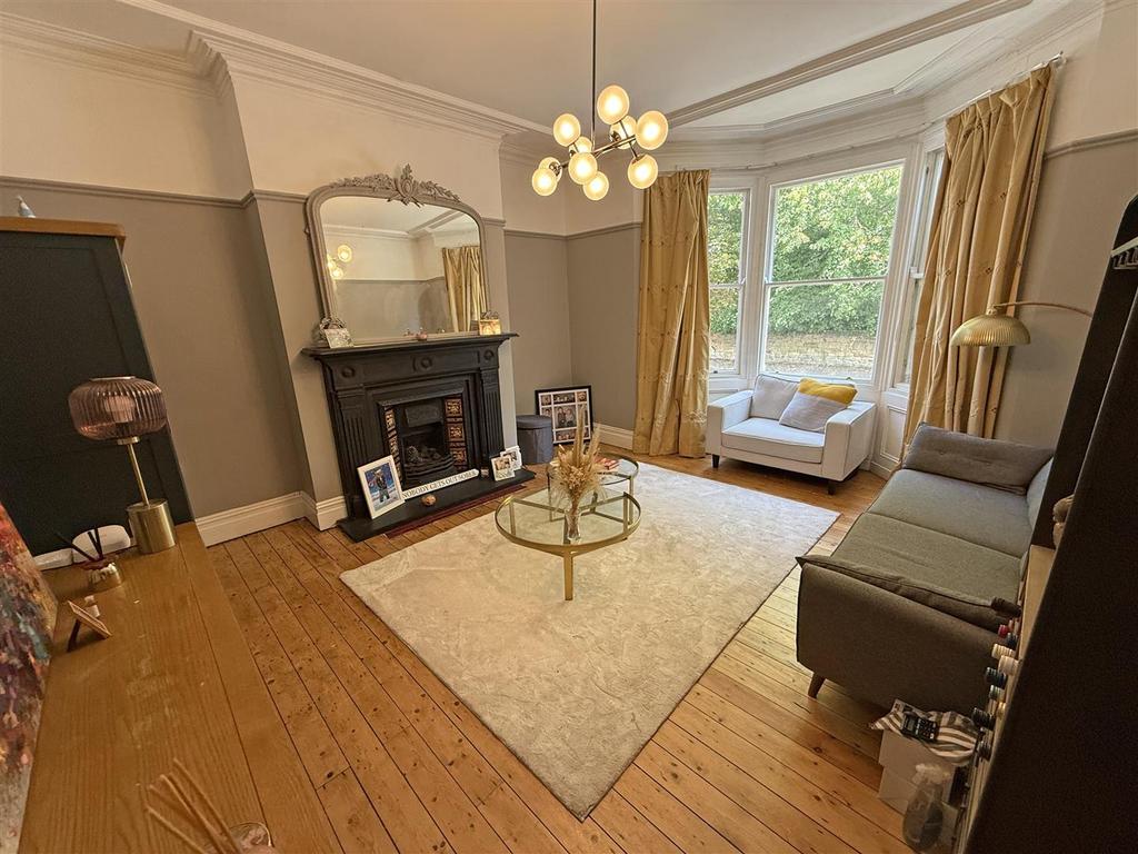 Living room 2.jpg