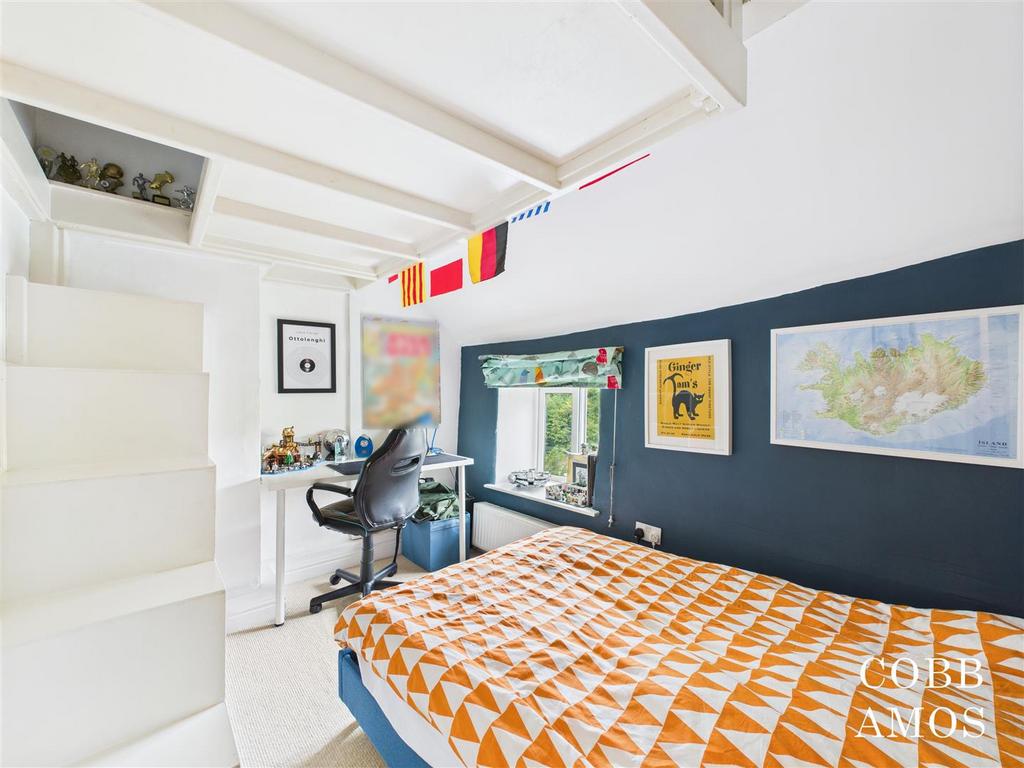 CAM02803 G0-PR0220-STILL019 bed 2.jpg