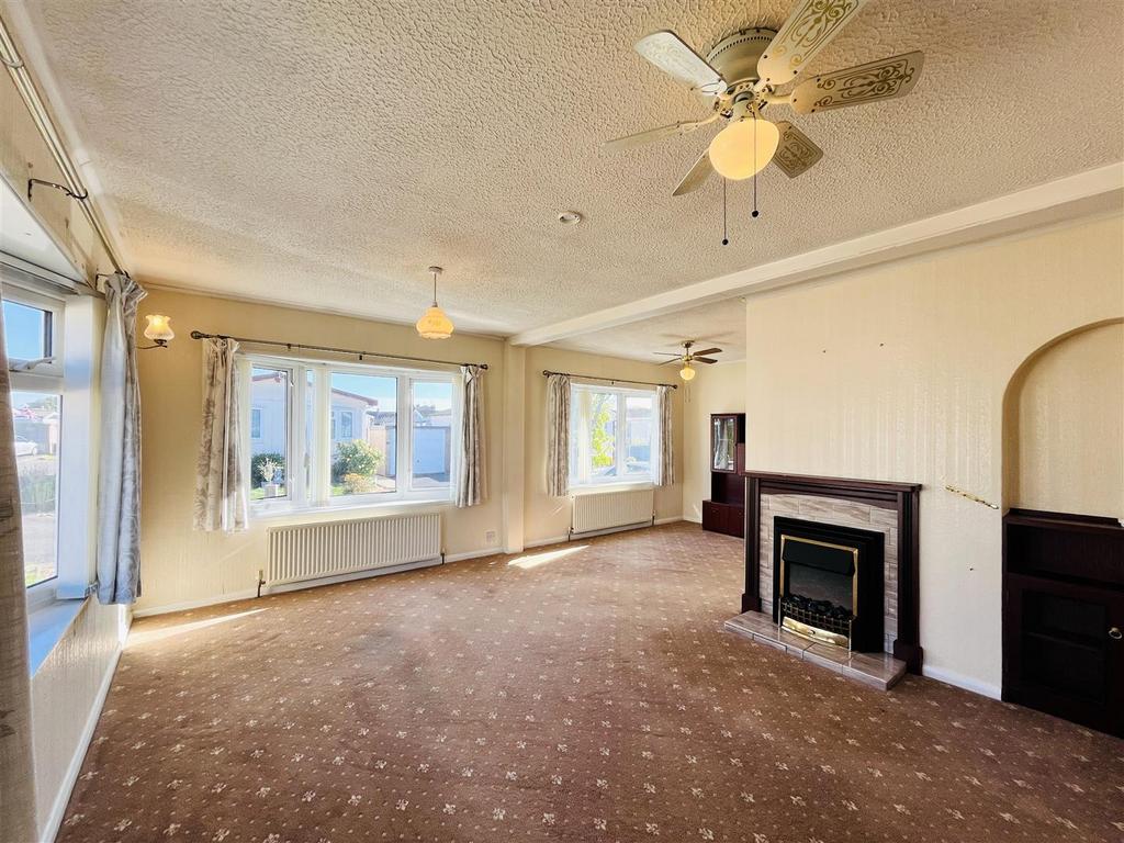 Lounge 2.jpg