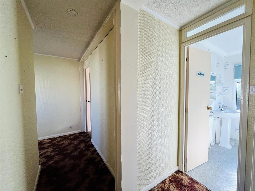 Hallway.jpg