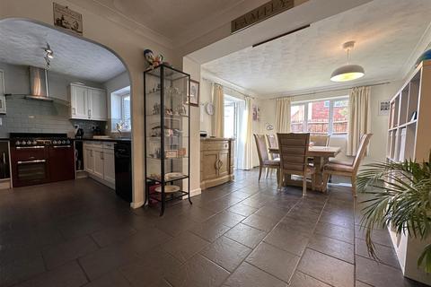 5 bedroom detached house for sale, Sedgefield Way, Chippenham