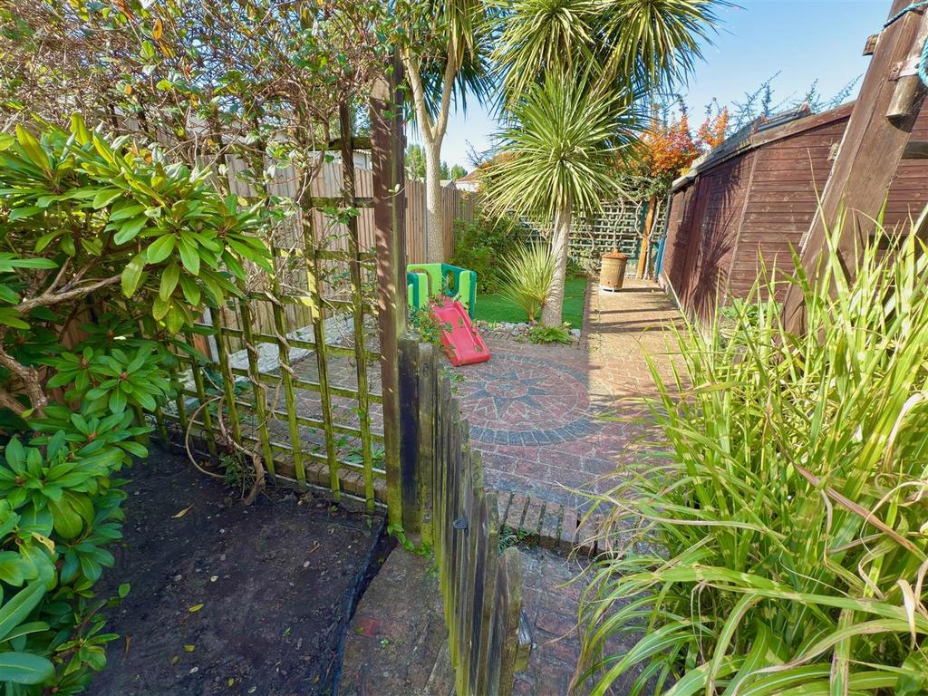 GARDEN 2.jpg