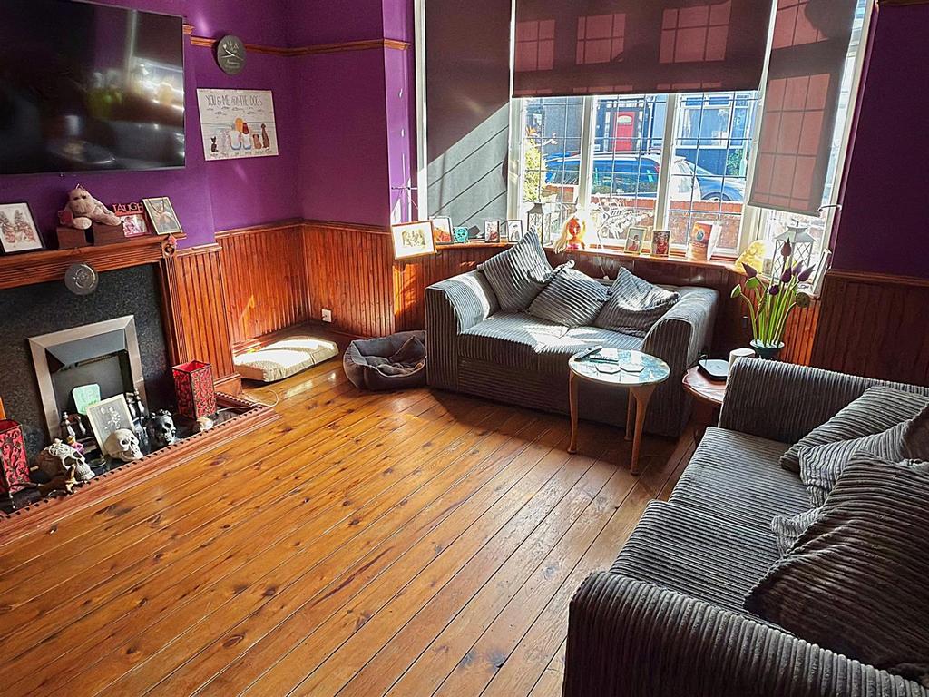 LIVING ROOM.jpg