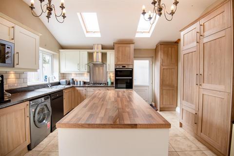3 bedroom semi-detached house for sale, Northampton Road, Wellingborough