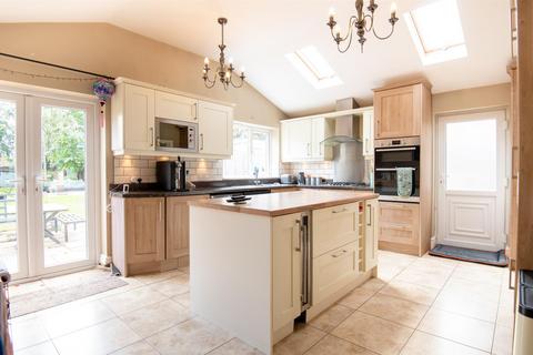 3 bedroom semi-detached house for sale, Northampton Road, Wellingborough
